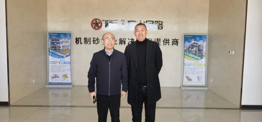 山東省砂石協(xié)會(huì)專(zhuān)職副秘書(shū)長(zhǎng)陳文蒞臨唐山金路，考察特細(xì)砂制砂樓